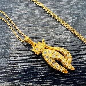 Vintage gold tone AVON rhinestone cate necklace 18”